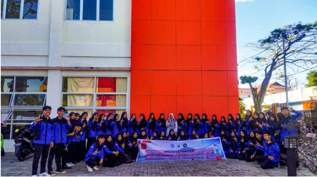 Belajar menjadi Pustakawan, Mahasiswa IPII Studi Lapangan ke Dinas Perpustakaan dan Kearsipan Tanah Datar