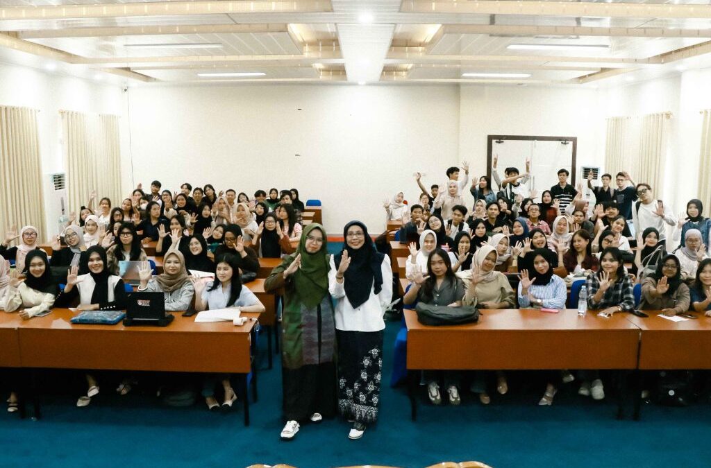 Tingkatkan Kualitas Akademik, Dosen UIN Batusangkar Latih Mahasiswa Jurnalistik FISIP UNIB dalam Penggunaan Mendeley dan Teknik Parafrase